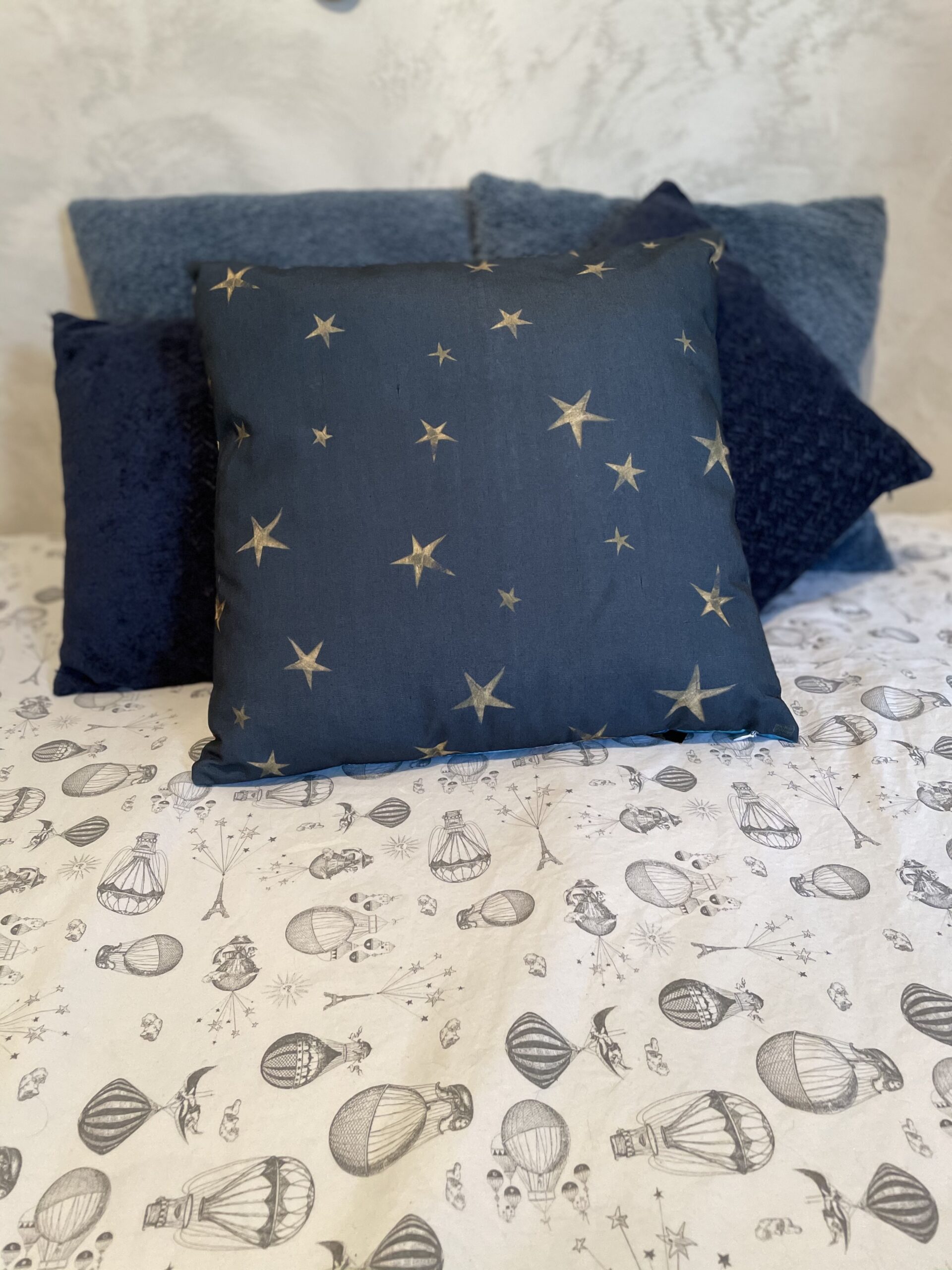 Coussin motifs montgolfières